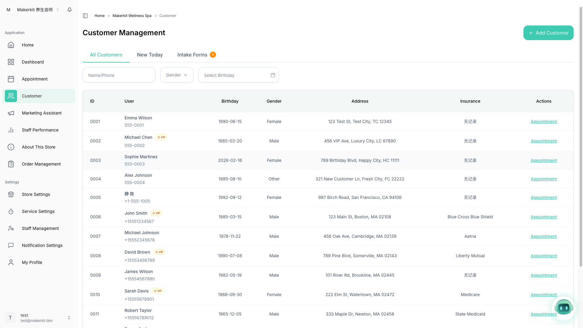 Kuee 顾客管理页面,展示顾客列表,包含 VIP 标签、姓名、电话、生日、性别、地址和保险信息
